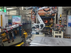 ER210-2700 Motorkap gieten met robot ER210-2700